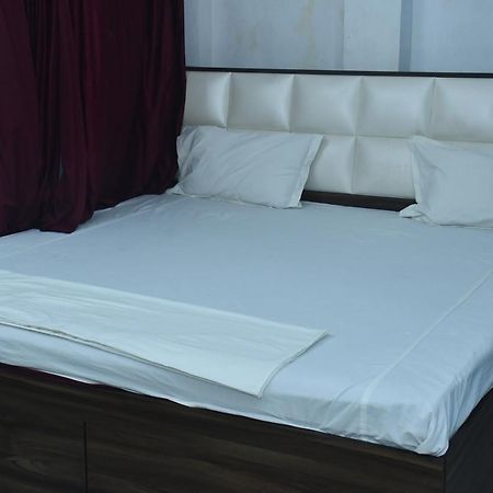 Hotel Awadh Palace Sahjanwa Kültér fotó