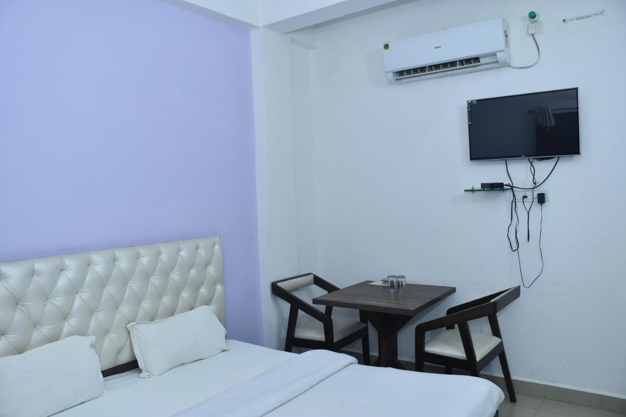 Hotel Awadh Palace Sahjanwa Kültér fotó